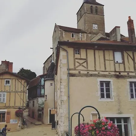 Holiday home Les Escuries. Four Bedroom Near Montmorillon, Vienne 86. Cosy, Peaceful, Beautiful.