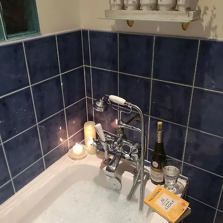 Holiday home Les Escuries. Four Bedroom Near Montmorillon, Vienne 86. Cosy, Peaceful, Beautiful.